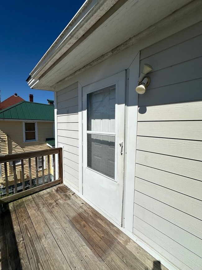 Photo - 319 W 2nd St Unidad B