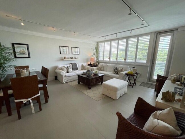 Photo - 5313 Collins Ave Unidad 404