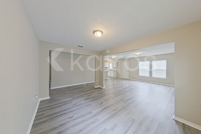 Photo - 21 Philmont Ln