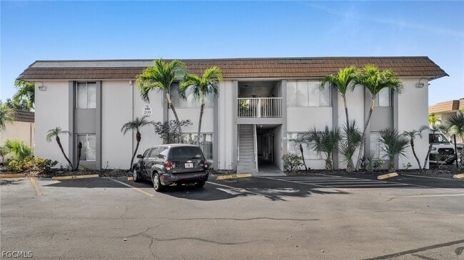 Building Photo - 1830 Maravilla Ave Unit 804