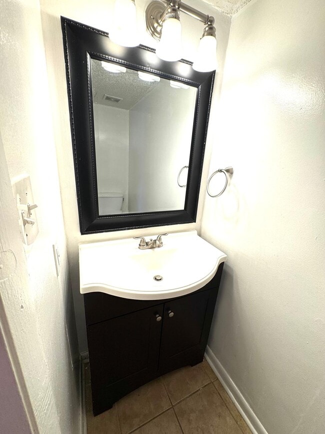 Photo - 725 Alder Cir