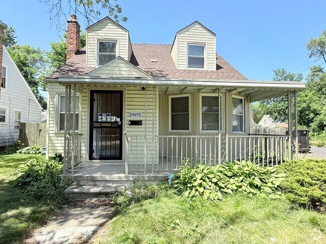 Building Photo - Renovated 4-Bedroom Home – We Welcome Sect...