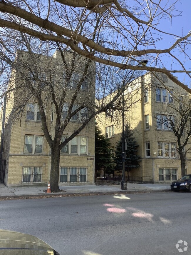 Building Photo - 4827 W Addison St Unit 3A Rental