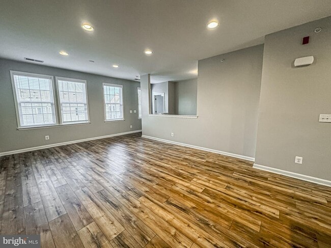 Photo - 42212 Water Iris Terrace