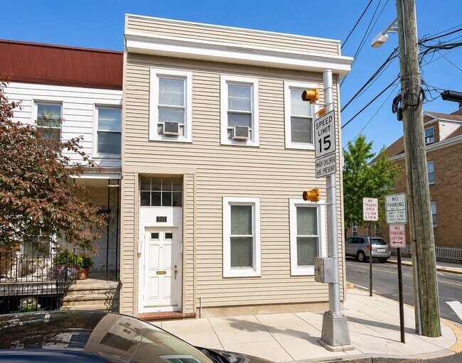 Photo - 814 28th St Unit 1