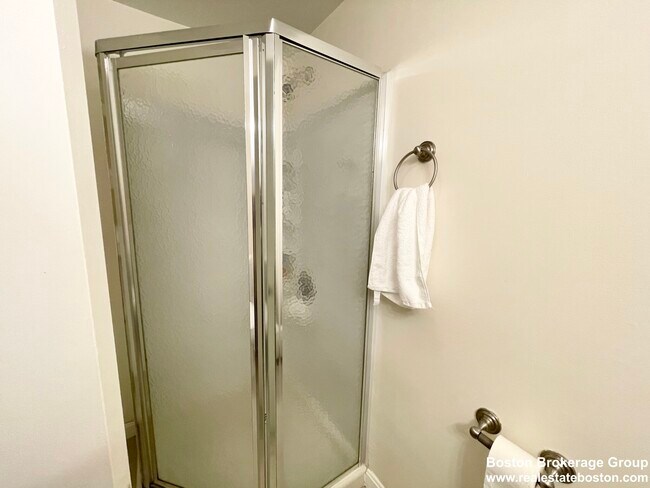 Photo - 73 Gainsborough St Unidad 201