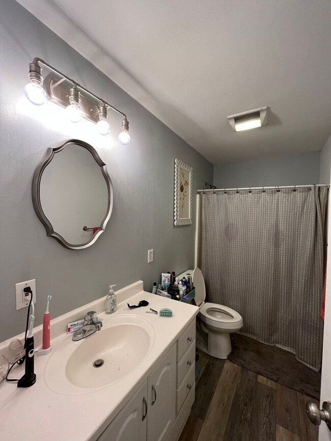 Photo - 840 Shellinger St