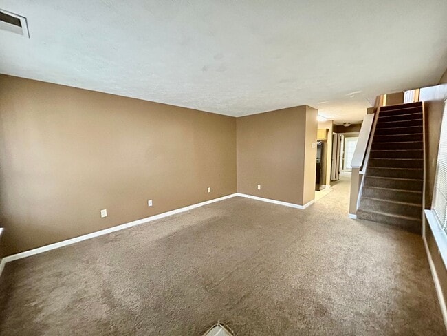 Photo - 221 Simba Way