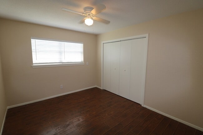 Building Photo - 609 Circle Way