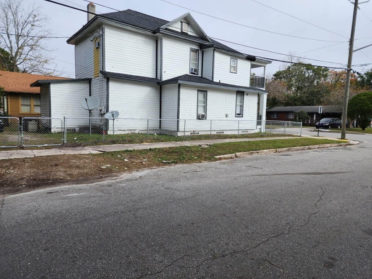 Photo - 3904 Stuart St