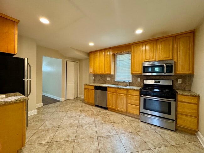 Photo - 993 Lindley St Unit 1