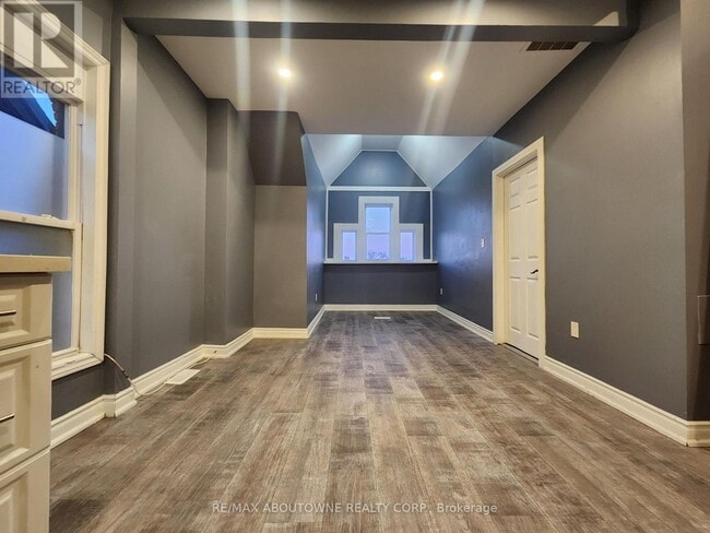 Photo - 498 Main St E Unit 3