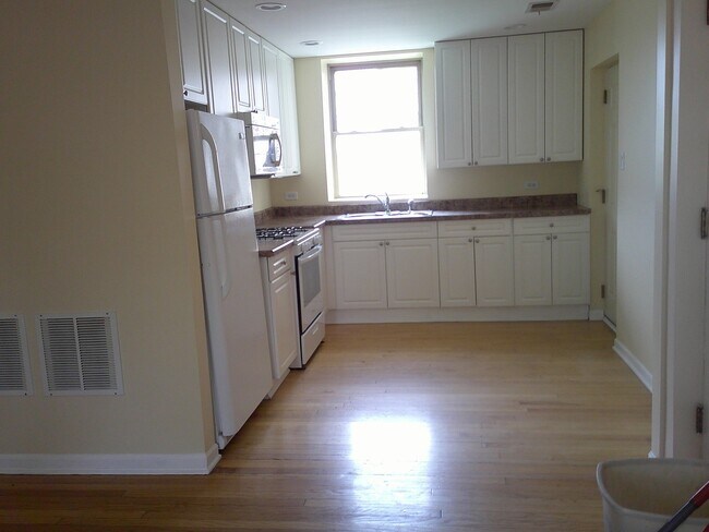 4738 W George St Unit 1W