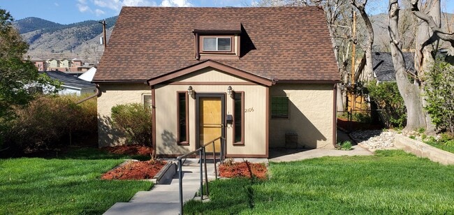 Building Photo - Charming 4-bedroom in Golden