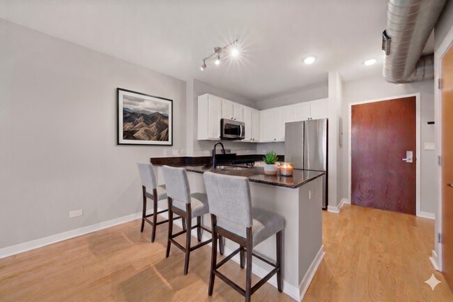 Photo - 1610 W Fullerton Ave