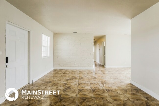 Photo - 900 NW 199th St