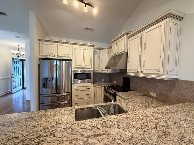 Photo - 1102 Kinloch Dr