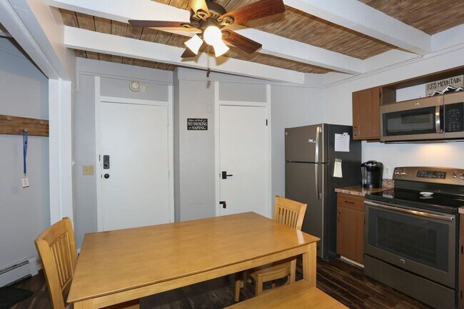 Photo - 2 bed, 1 bath available for 1-year in Silv...