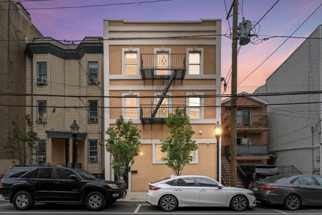 Building Photo - 2505 Central Ave Unit 1A