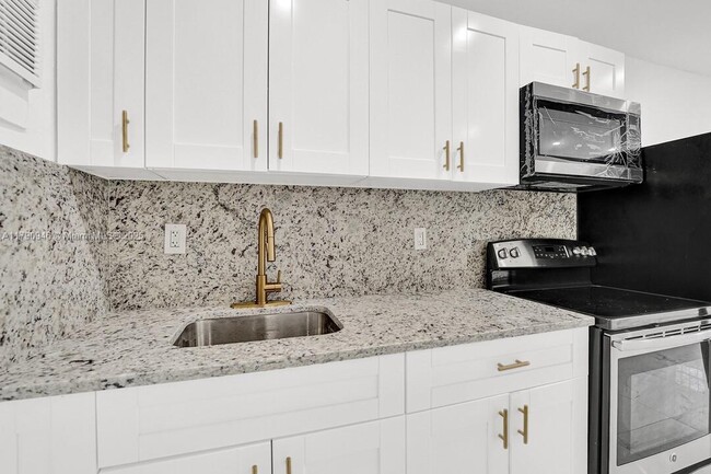 Photo - 5807 SW 25th St Apartment Unit 7