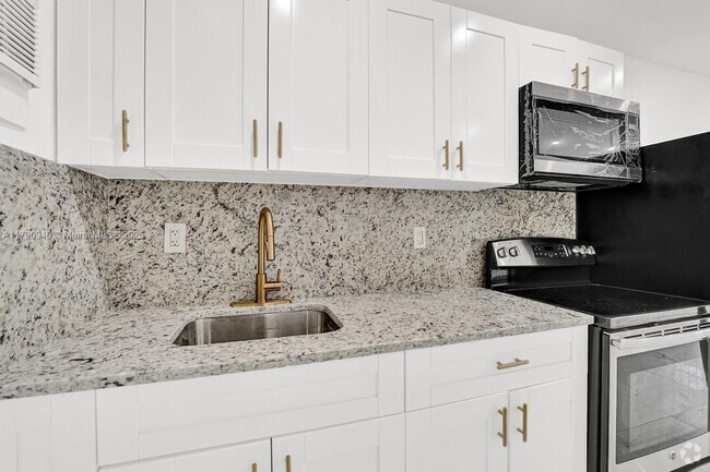 Building Photo - 5807 SW 25th St Unit 7 Rental
