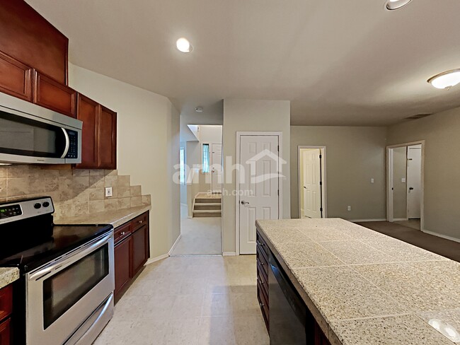 Photo - 114 207th St E