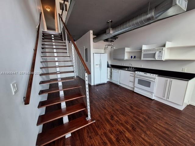 Photo - 690 SW 1st Ct