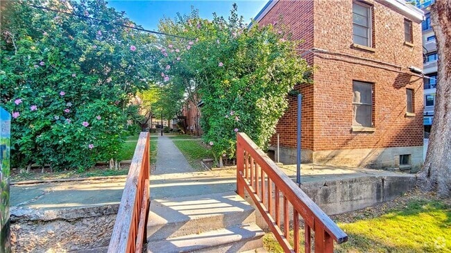 Building Photo - 625 W Dickson St Unit 19 Rental
