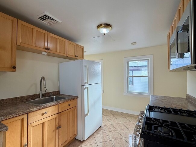 44 Everett St Unit 2
