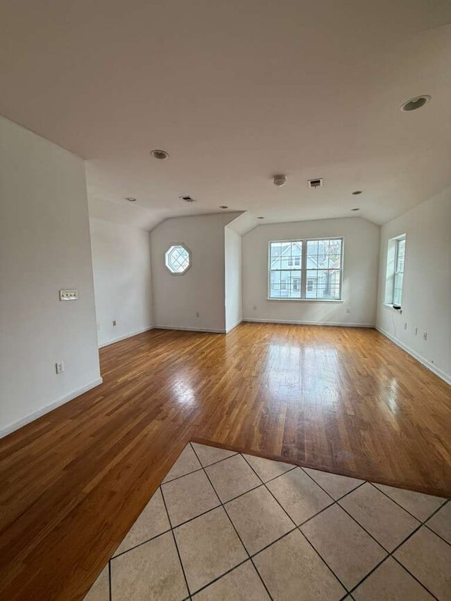 Photo - 84 W 14th St