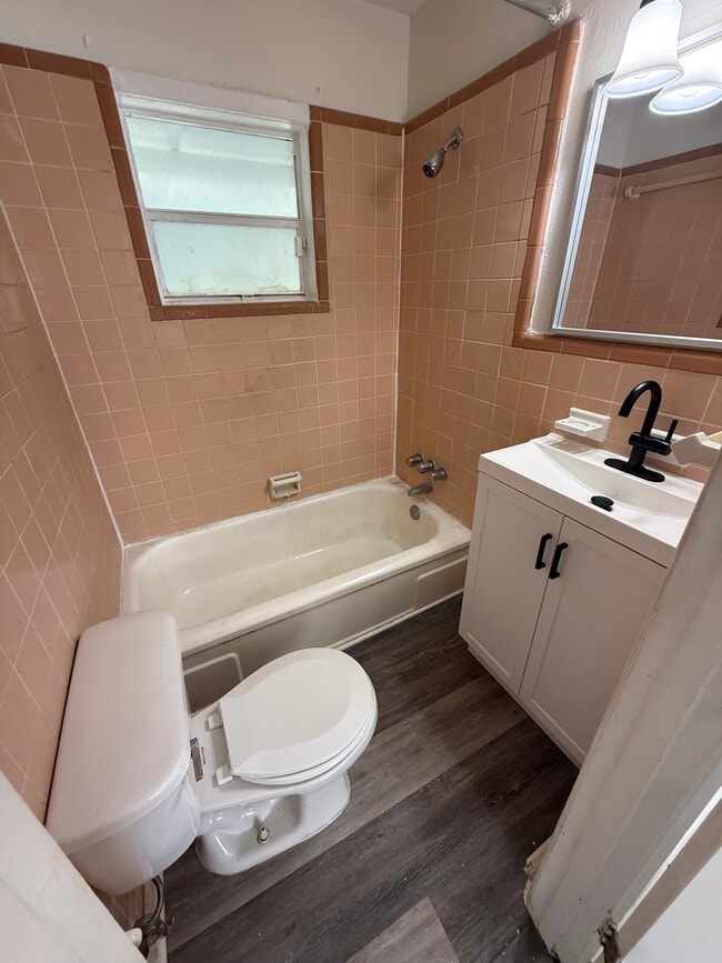 Photo - 202 Orangeview Ln