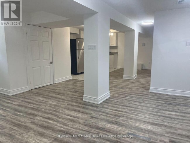 Photo - 29 Savona Dr