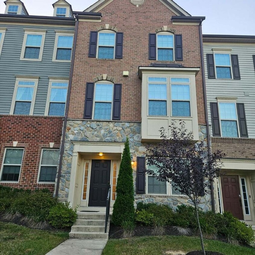 Gorgeous 4-Bed 3.5-Bath Townhouse next to ... - Gorgeous 4-Bed 3.5-Bath Townhouse next to ...