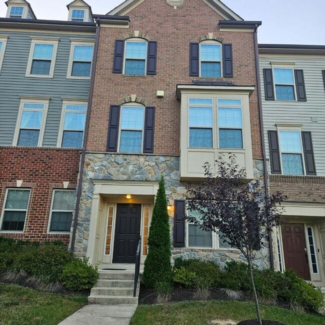 Gorgeous 4-Bed 3.5-Bath Townhouse next to ... - Gorgeous 4-Bed 3.5-Bath Townhouse next to ...