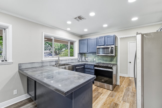 Photo - 2310 Whitney Dr