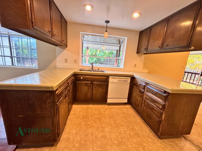 Photo - 510 Linford Pl