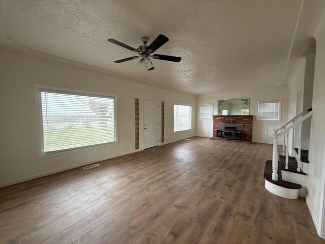 Photo - 10608 S Zediker Ave