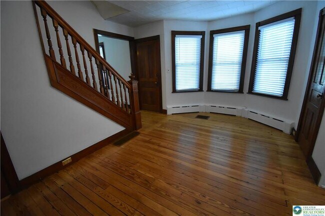 Photo - 204 N 9th St