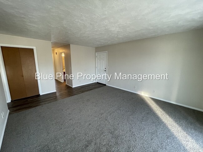 Photo - 678 Foster Dr