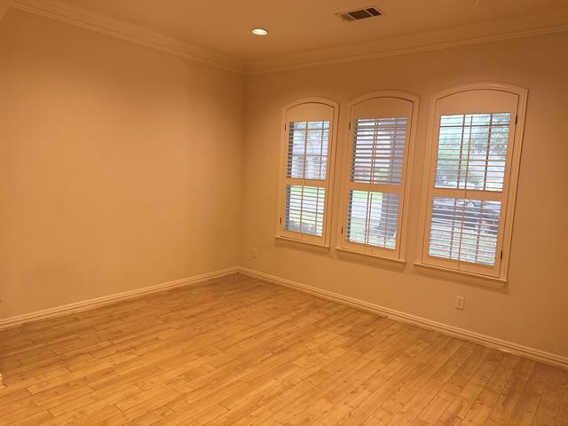 Photo - 609 Sunningdale