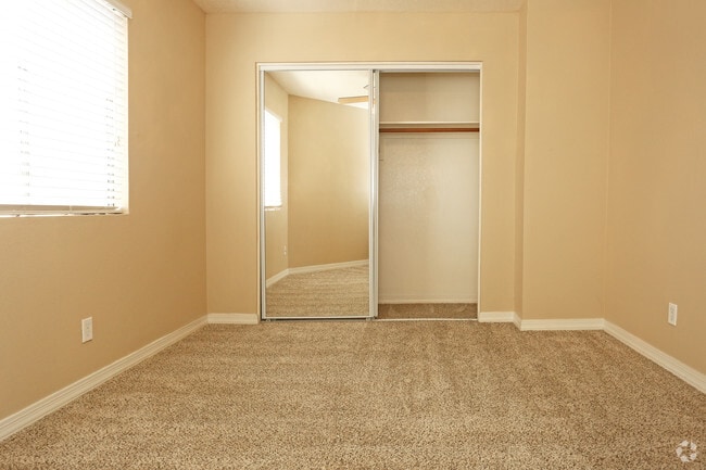 2BR, 2BA - Regency Upgraded 920 SF