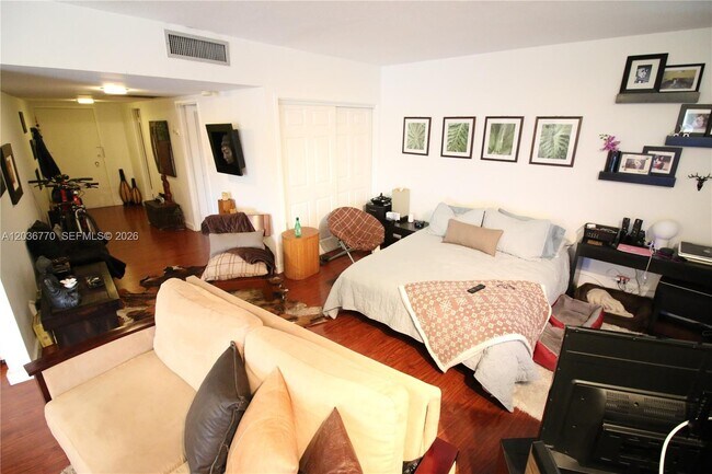 900 Bay Dr Unit 215