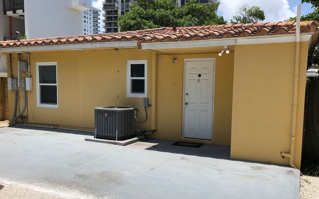 Building Photo - 3048 N Ocean Blvd Unit E Rental