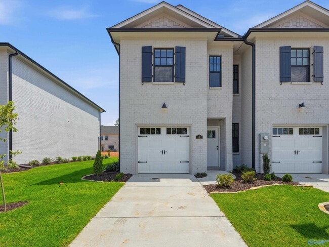 Photo - 8 Whispering Oak Dr SW
