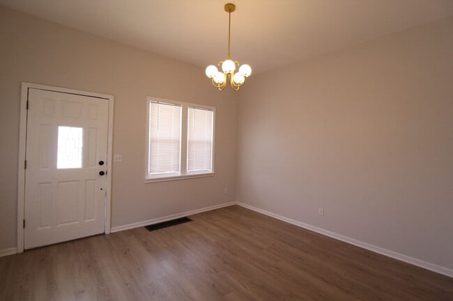 Photo - 2 Bedroom 1.5 Bath Home In Strawberry Hill