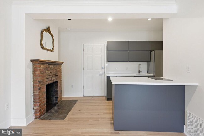 Photo - 1419 Wisconsin Ave NW Unidad 3