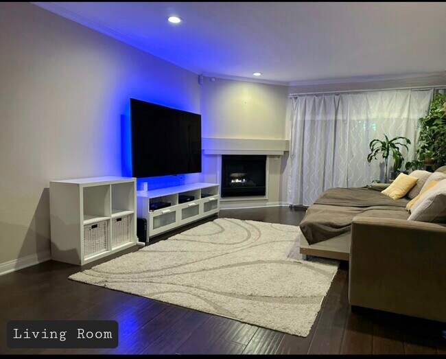 5565 Canoga Ave Unidad #