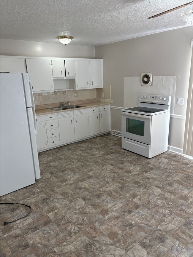 Photo - Large 3 bedroom house available