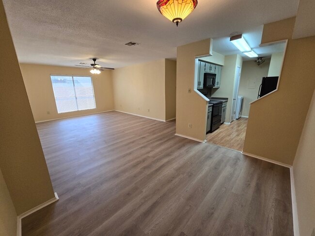 Photo - 5669 Birchmont Dr Unidad True