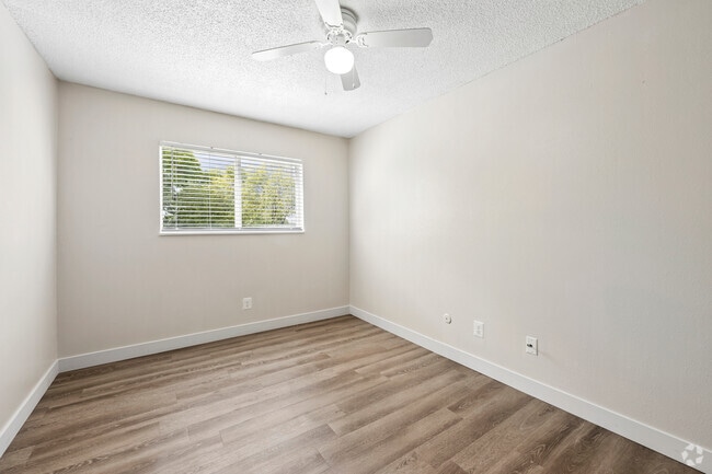 2BR, 1BA - 750SF - Primary Bedroom